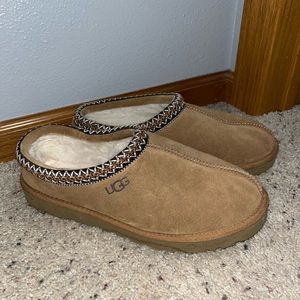 Ugh Tasman slippers